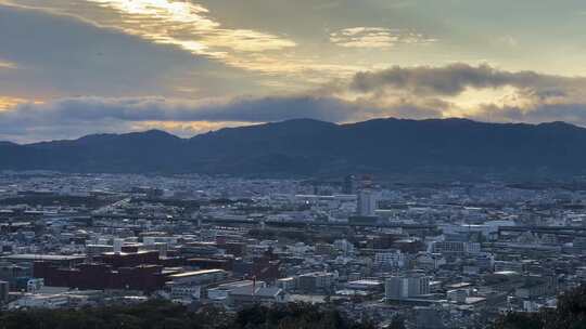 远眺日本京都城市景色