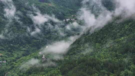 航拍雨后山村云雾 4k 超清素材