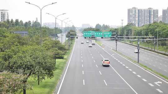 疫情下的成都-空荡荡的道路