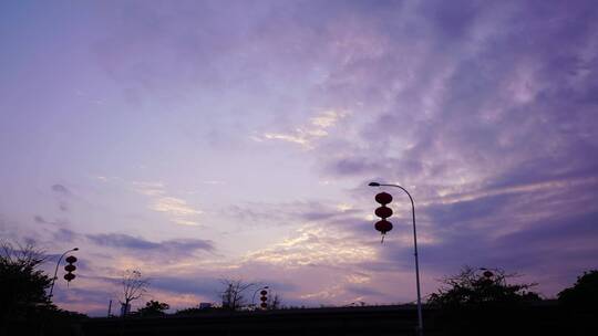 城市天空日转夜延时