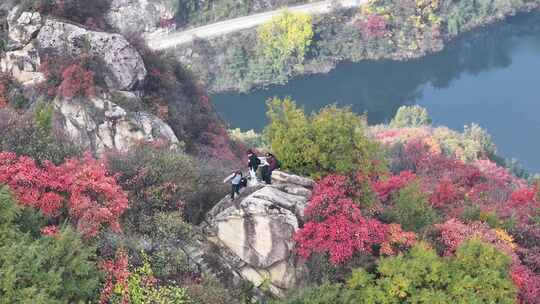秋季壮美山河红叶