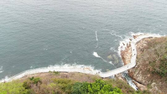 4K航拍深圳大梅沙海滨步道大海礁石