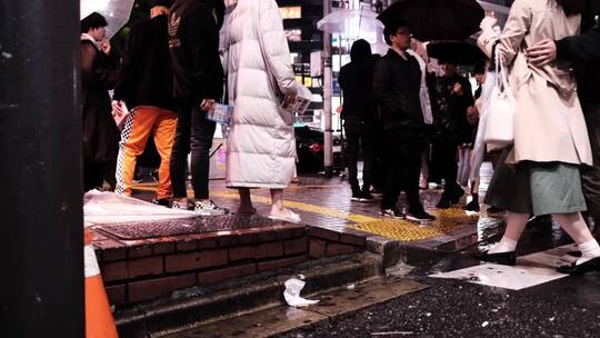 人流 街道 升格路逛街下雨伞拥挤繁忙夜晚夜