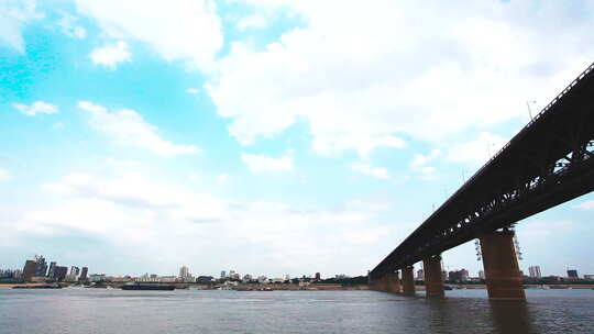 摇拍武汉长江大桥江面空镜 晴朗天气