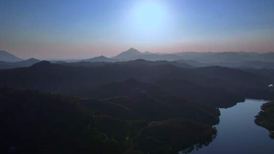 绿水青山航拍大自然湖泊乡村振兴自然森林