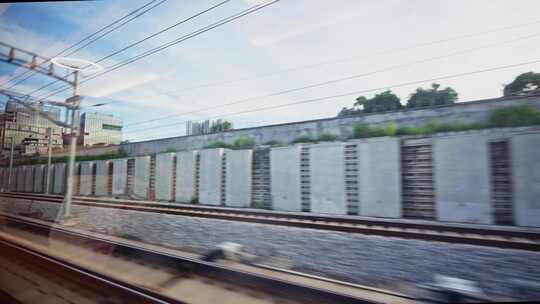 高铁动车出站车窗外的轨道风景