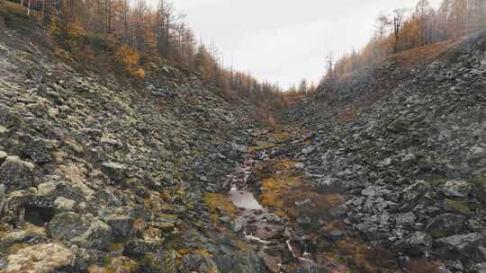 阿尔山森林公园 大峡谷 云雾 雨 岩石 地貌