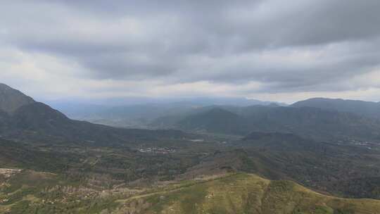 空中山和云