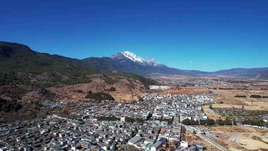 航拍云南旅游丽江古城玉龙雪山