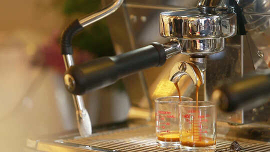 咖啡机咖啡制作原浆咖啡液体视频素材模板下载