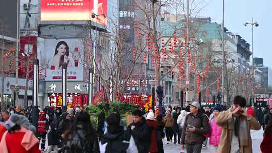 北京王府井大街春节傍晚购物逛街人流