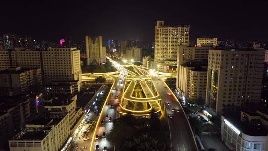 航拍城市里高架立交桥夜景