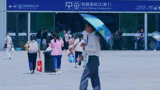 重庆北站行人