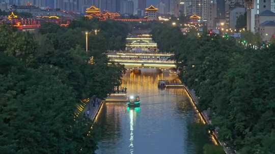 航拍西安护城河夜景游船