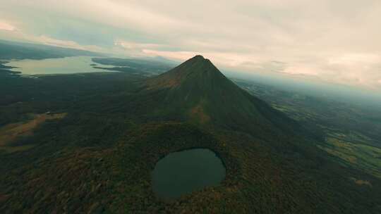 4k风景fpv航拍穿越哥斯达黎加火山湖泊