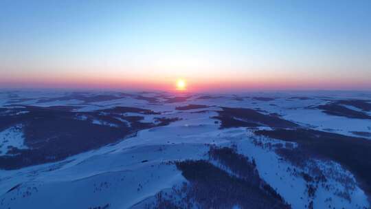 夕阳下的极寒雪原苍茫大气