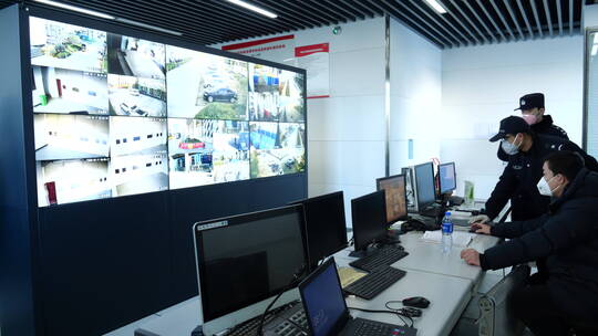 武汉疫情封城 方舱医院警务室执勤 监控屏幕