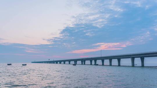 跨海大桥日出青岛胶州湾大桥日出火烧云视频素材模板下载