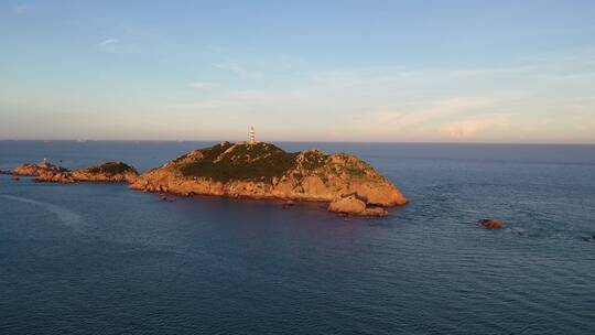 大海航拍风车小岛蓝色大海海岸线泉州风车岛