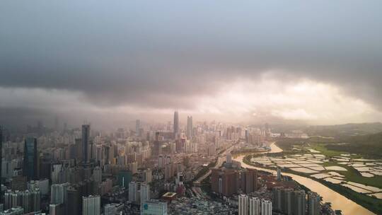 暴风雨来临前的深圳