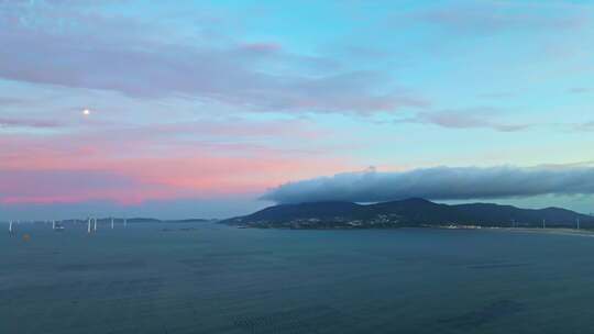 航拍平潭北部湾海上风电场夕阳火烧云鱼排