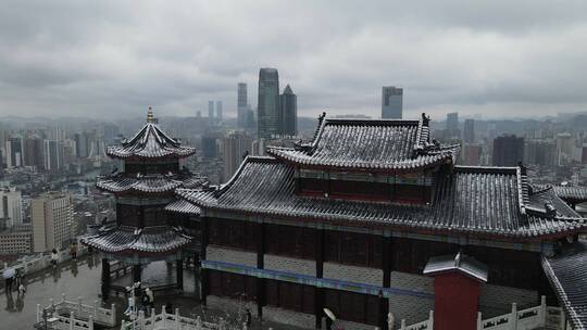 贵阳冬季下雪城市东山山体公园东山寺航拍