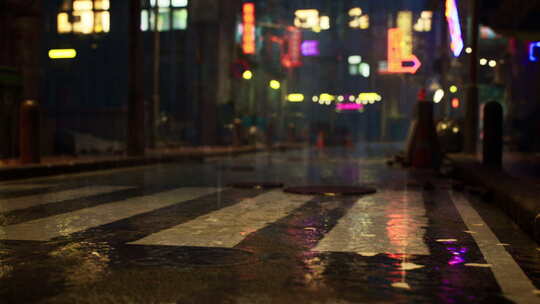 亚洲城市霓虹灯照亮的雨夜