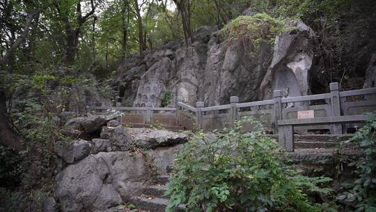 杭州玉皇山景区石龙洞造像