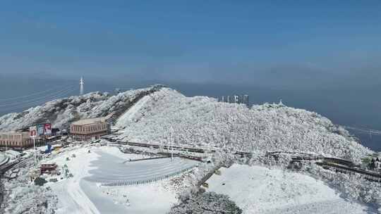 云上草原滑雪场雪景