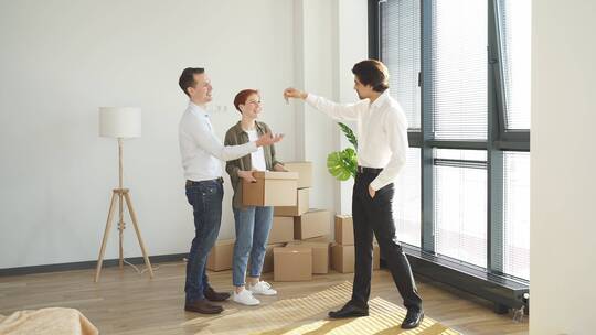 房地产销售代理完成租赁或购买合同后跳舞