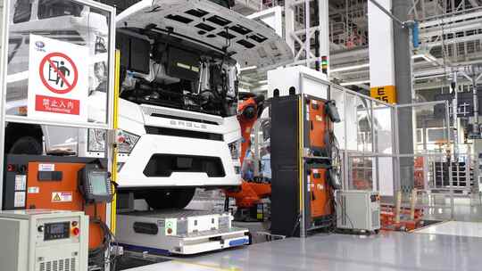 汽车卡车智能化生产线机器人手臂视频素材模板下载