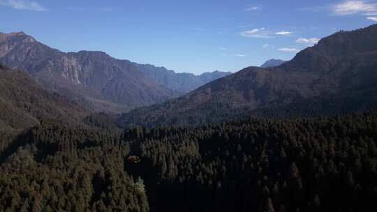 山川航拍山涧流水