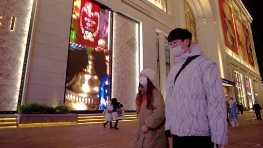 上海外滩夜晚南京路步行街夜景人流视频素材