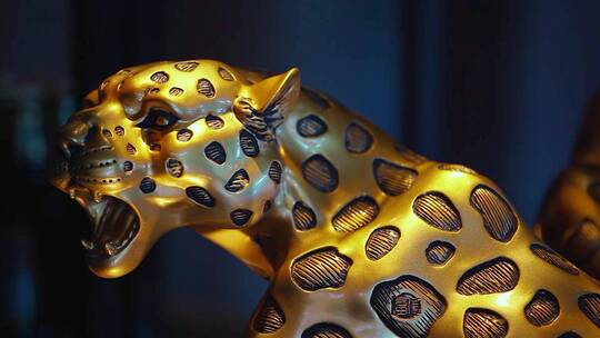 卡地亚的品牌象征黄金猎豹摆件工艺品