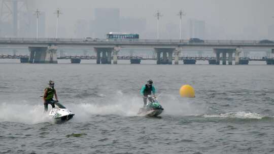 水上摩托艇比赛冲浪激情乘风破浪