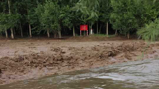 实拍暴雨后洪水 山洪  泥石流