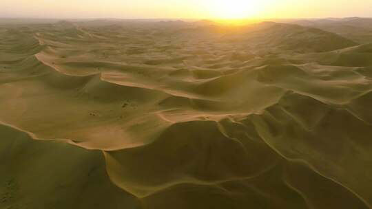 腾格里沙漠日落景观