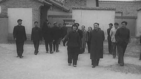 1966年 邓小平视察延安