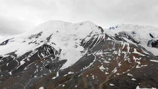 航拍青海果洛神山阿尼玛卿雪山冰川4K