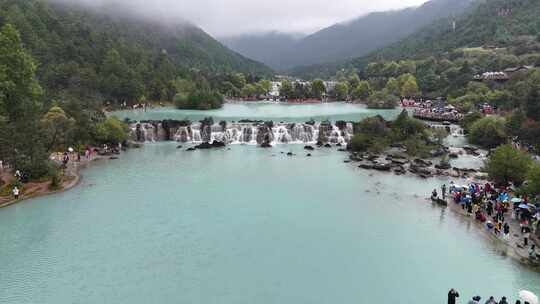 蓝月谷 航拍 下雨 蓝月湖 景区