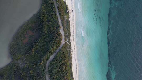 鸟瞰海边的道路