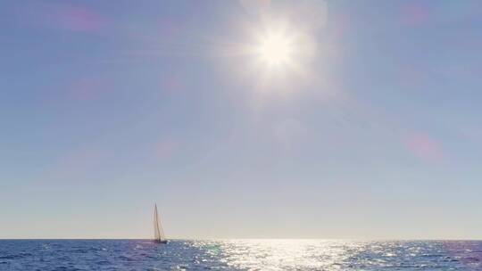 海平面上空耀眼的太阳