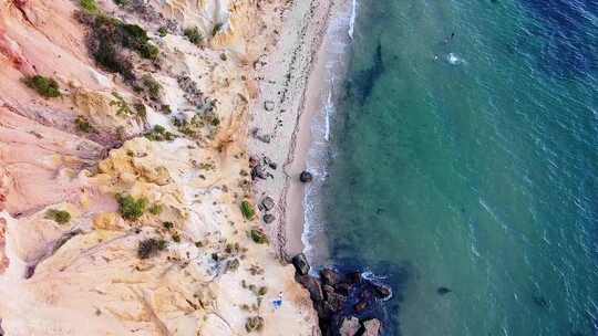 沿海海岸海水清澈