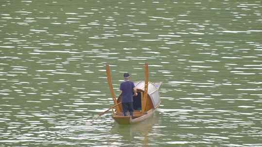 湖泊、小船、划船