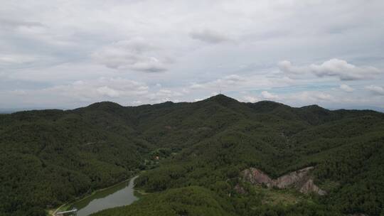 大山中的村庄房屋