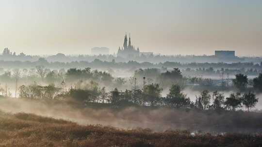 上海地标 城堡 郊区晨雾 上海晨雾 自然