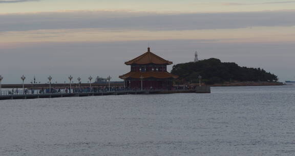 青岛栈桥沿海日出火烧云