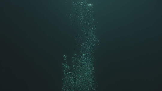 实拍写实海底气泡02