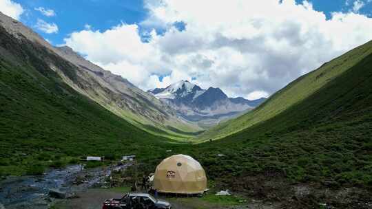 航拍四川甘孜横断山脉乌库楚雪山登山大本营