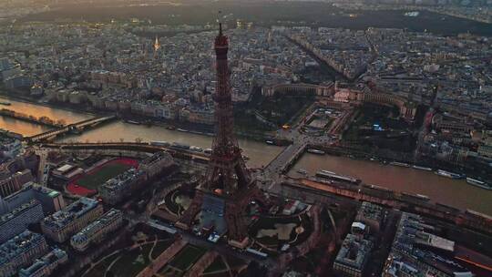 航拍巴黎埃菲尔铁塔